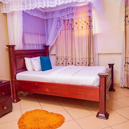 Twin Towers Hotel Kampala Esterno foto